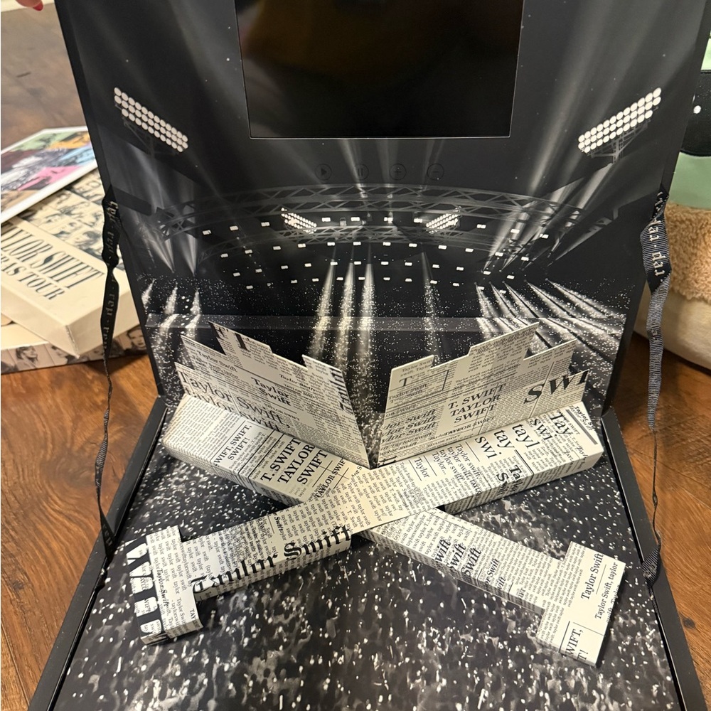 Taylor Swift Reputation Stadium Tour VIP Box - Picture 2 of 2